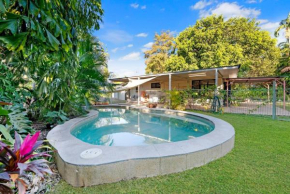 Spacious Tropical Garden Tranquillity with Pool